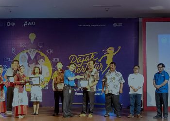 TAX CENTER UMSU MENERIMA 2 PENGHARGAAN OLEH KAKANWIL DJP SUMUT